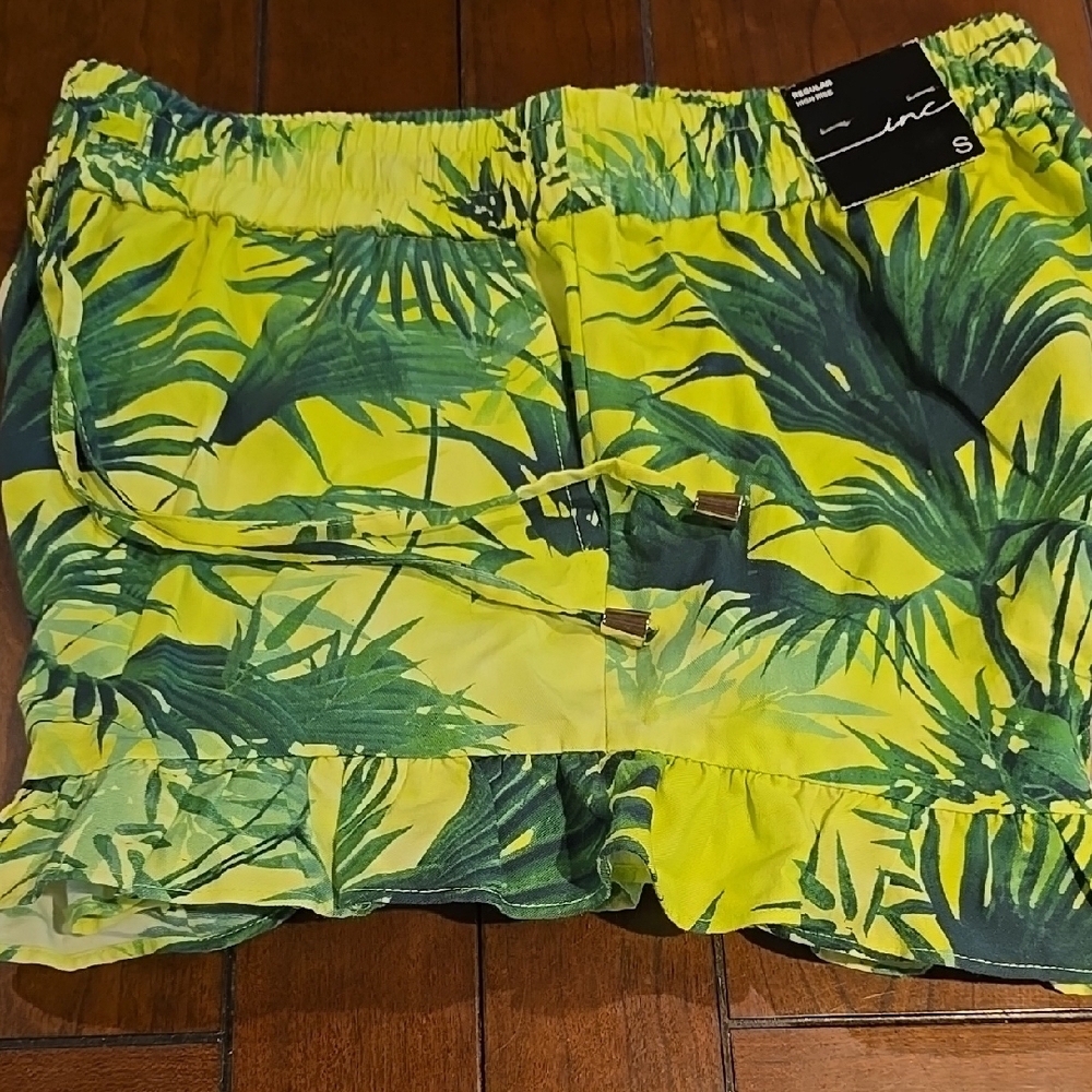 INC International Concepts Green and Yellow Cargo Shorts